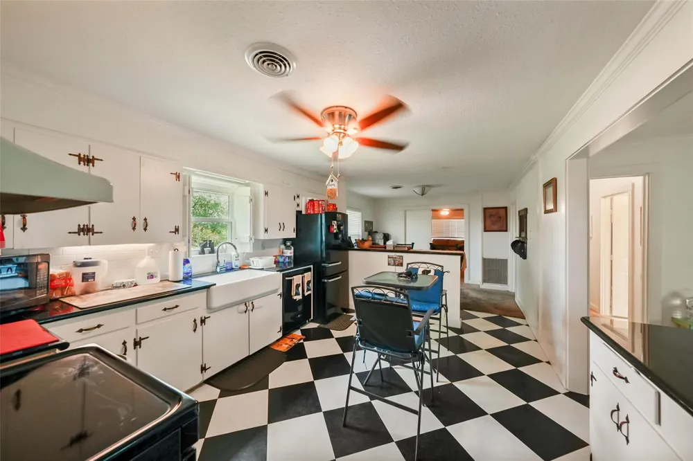 17260 Highway 6 Navasota, TX 77868