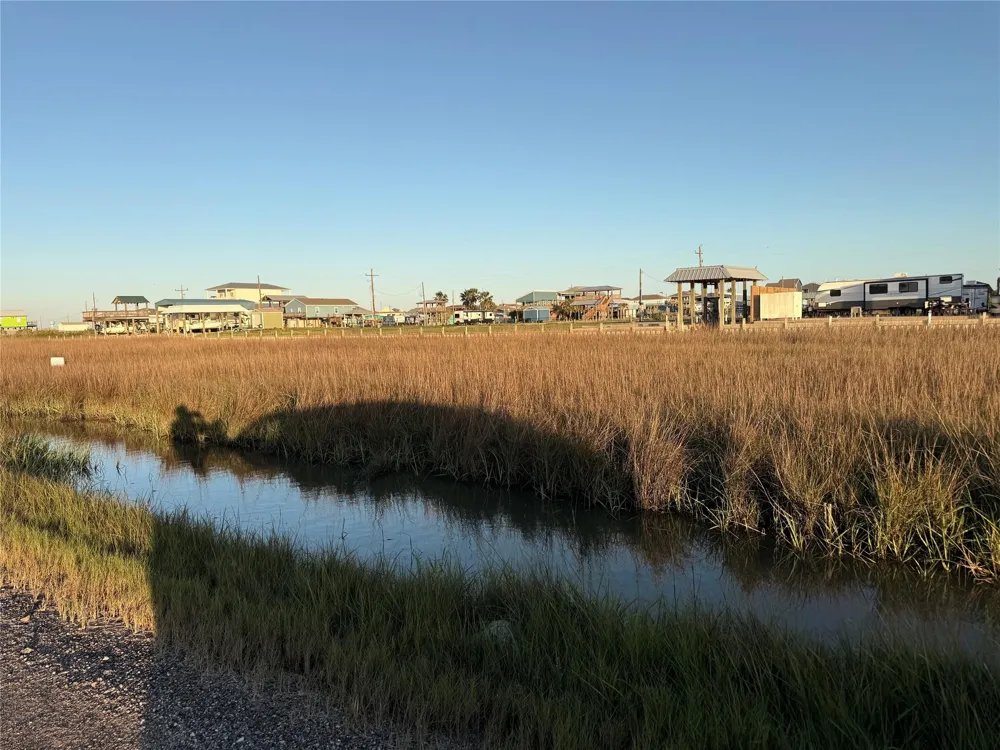 1114 Egret Point Crystal Beach, TX 77650