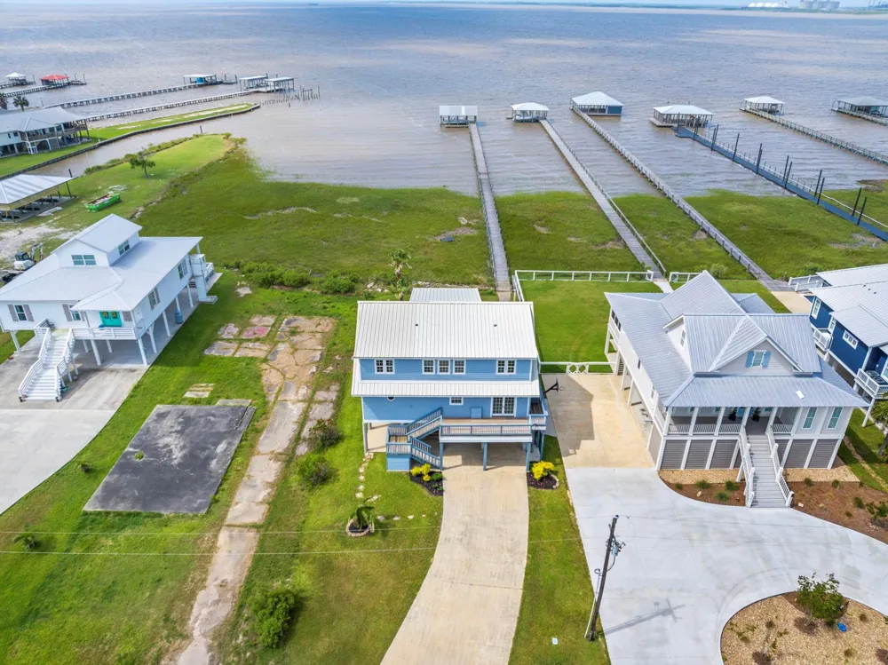 3785 Lake Breeze Road Lake Charles, LA 70605