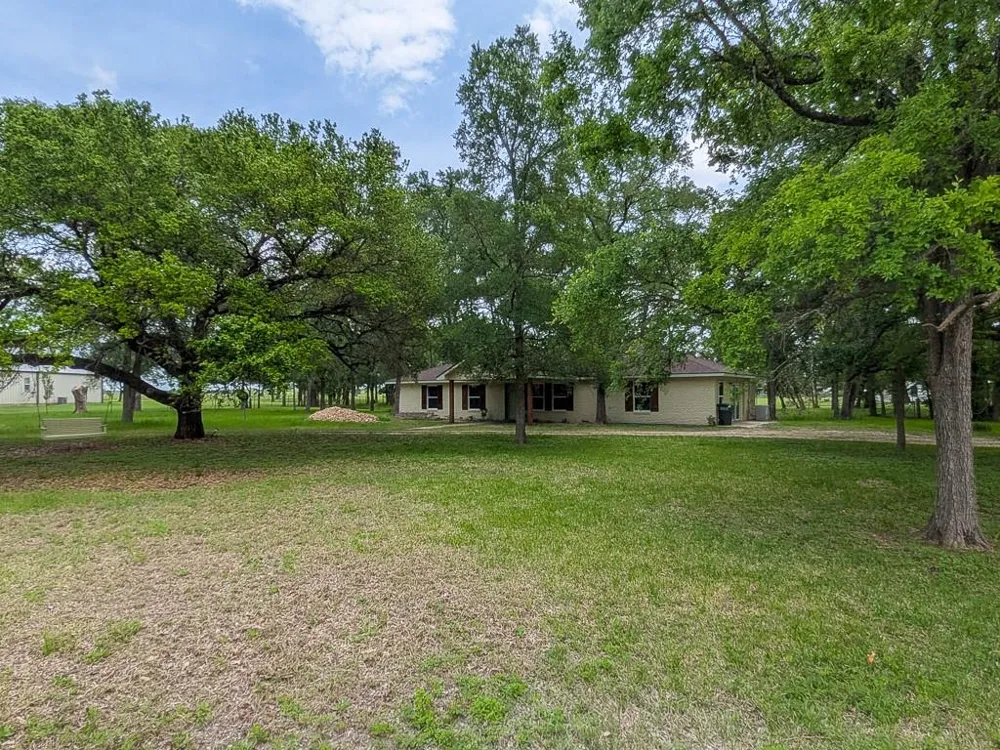 1139 County Rd 403 Anderson, TX 77830