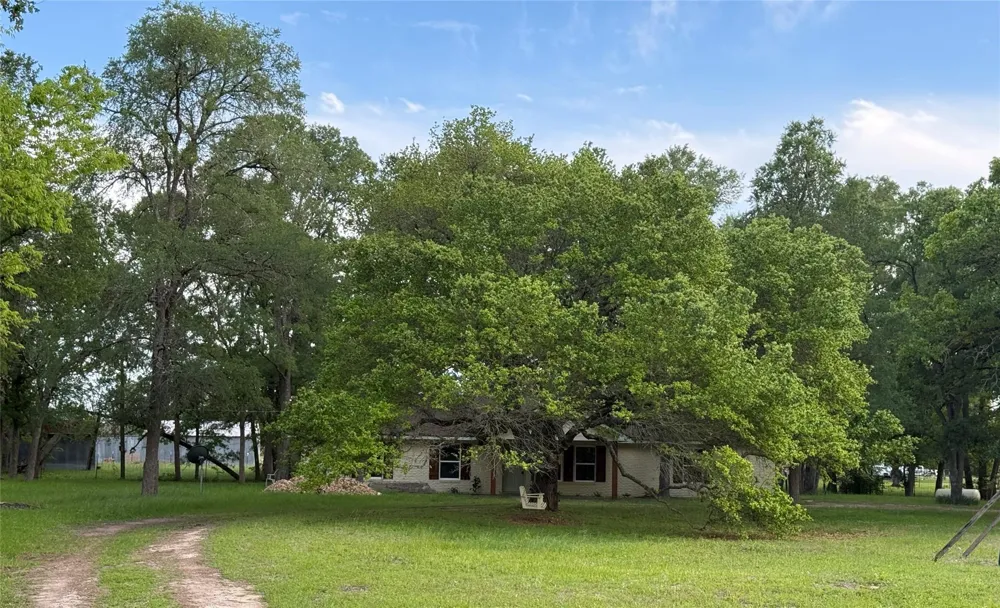 1139 County Rd 403 Anderson, TX 77830