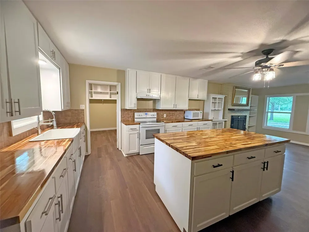 1139 County Rd 403 Anderson, TX 77830