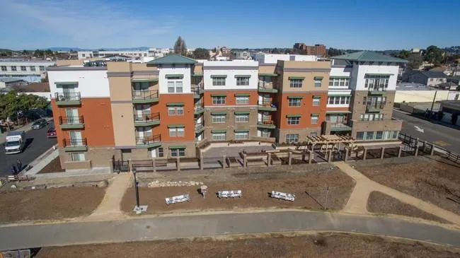 25 Harbour Wy Richmond, CA 94801