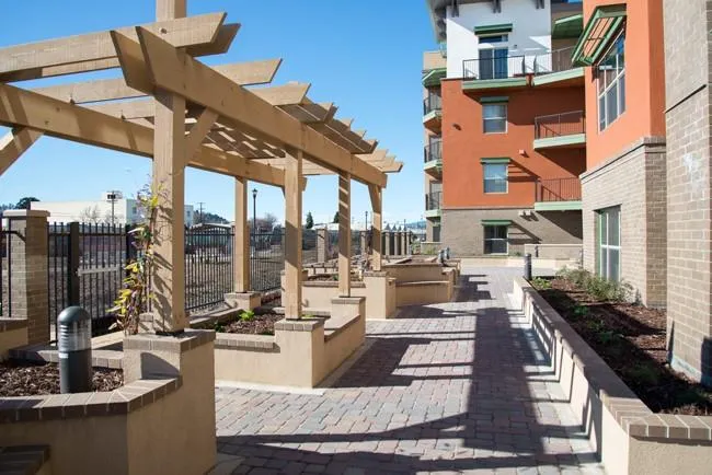 25 Harbour Wy Richmond, CA 94801