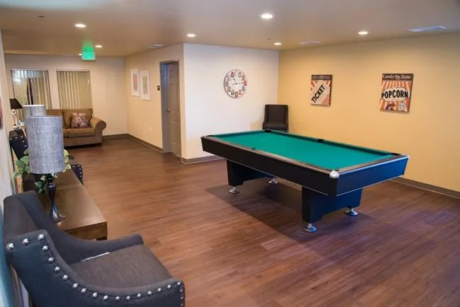 25 Harbour Wy Richmond, CA 94801