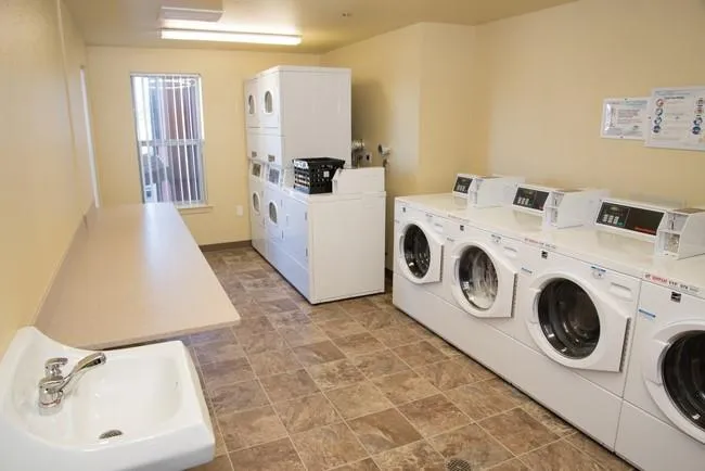 25 Harbour Wy Richmond, CA 94801
