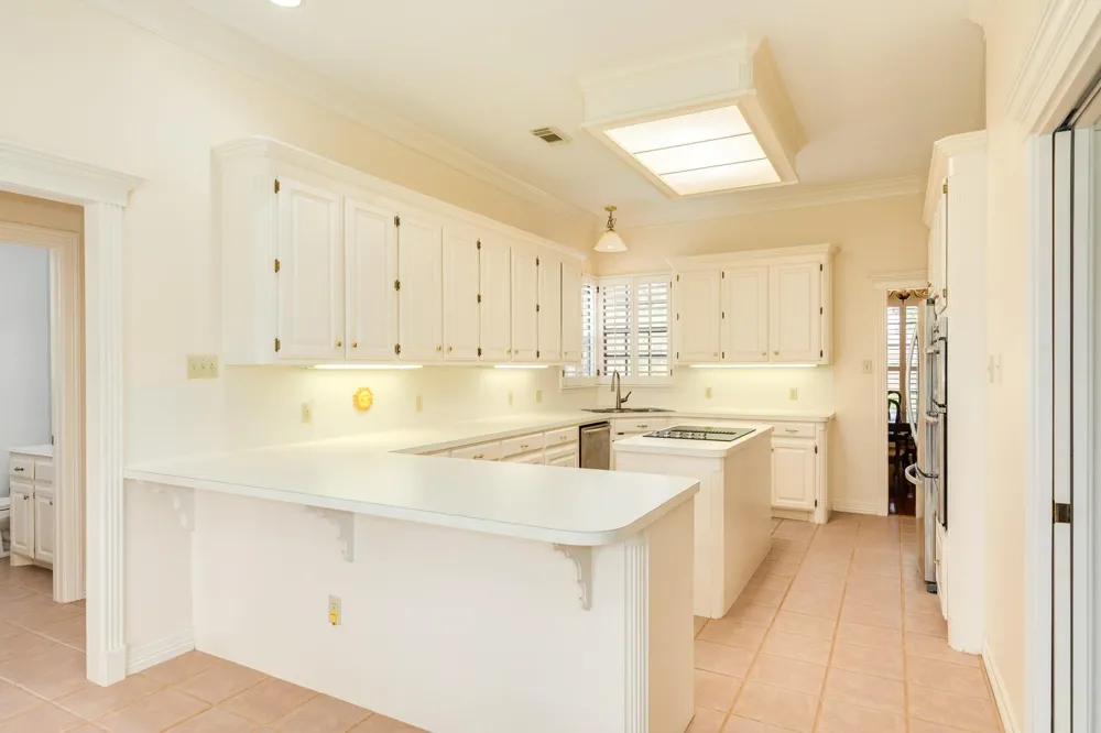 95 Rosewood Street Lake Jackson, TX 77566