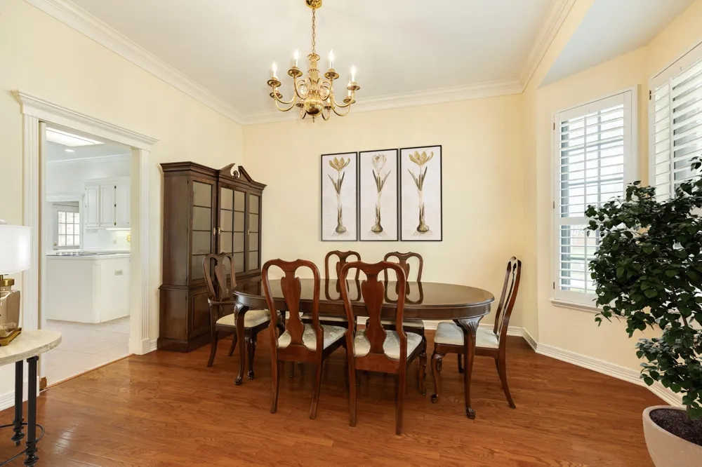 95 Rosewood Street Lake Jackson, TX 77566