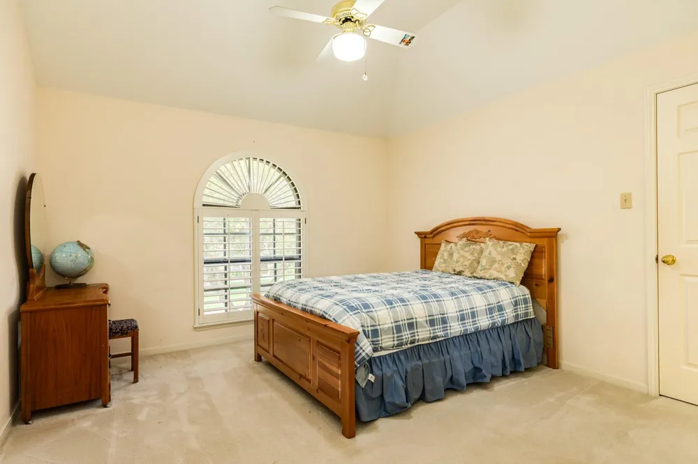 95 Rosewood Street Lake Jackson, TX 77566