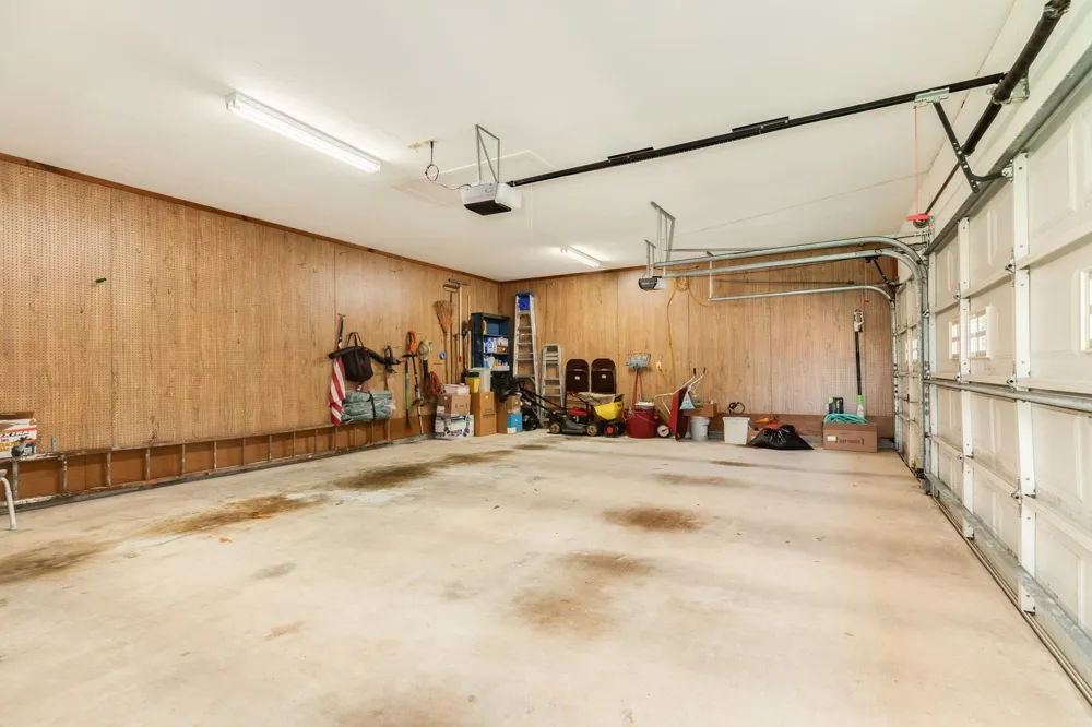 95 Rosewood Street Lake Jackson, TX 77566