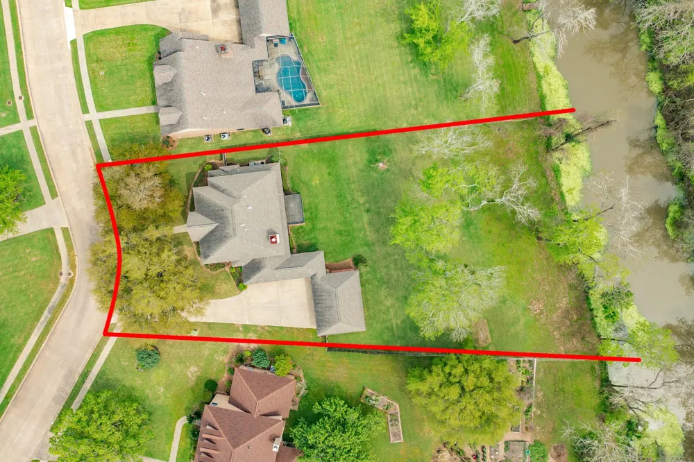 95 Rosewood Street Lake Jackson, TX 77566