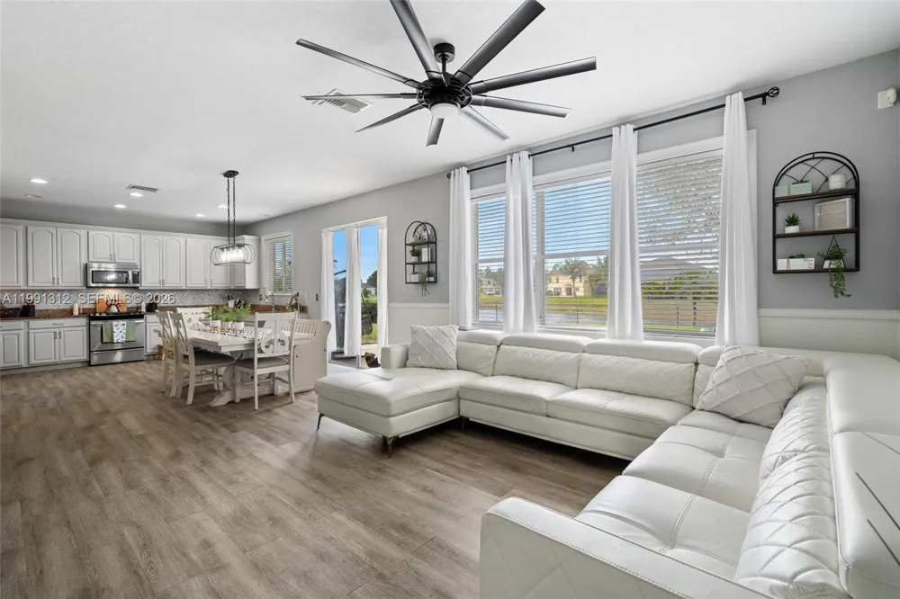 8130 blue daze ct Lehigh Acres, FL 33972