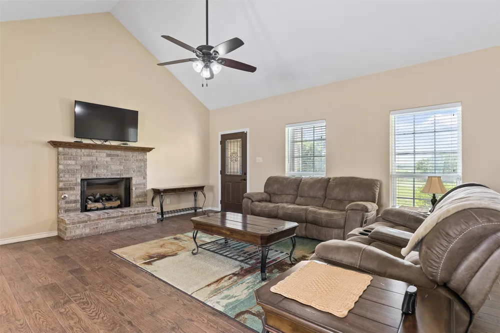 1504 County Road 459 Thorndale, TX 76577