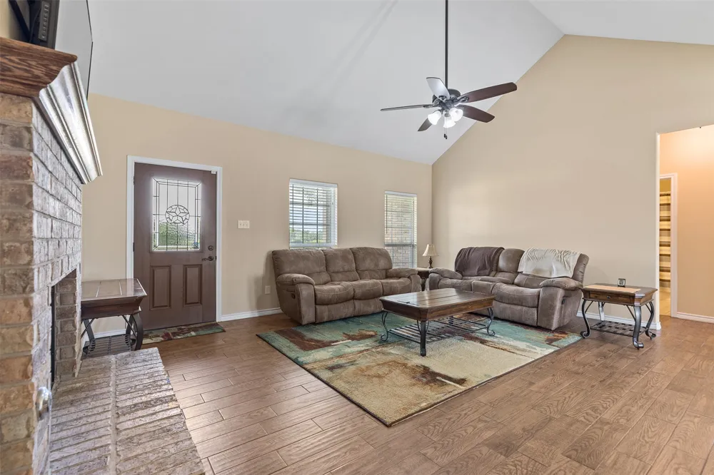 1504 County Road 459 Thorndale, TX 76577