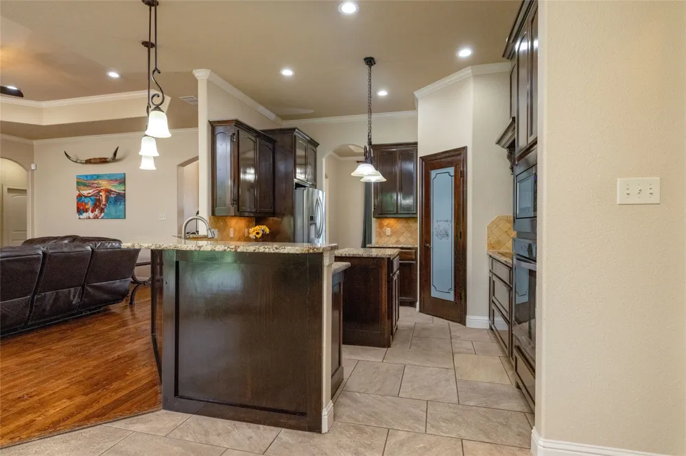 208 Ellis Creek Drive Weatherford, TX 76085
