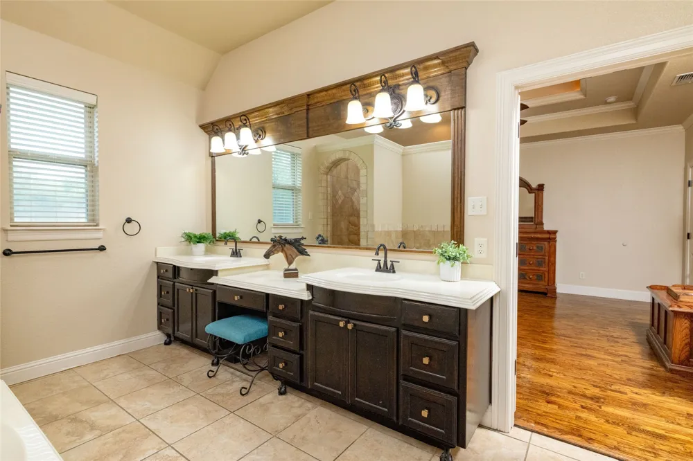 208 Ellis Creek Drive Weatherford, TX 76085