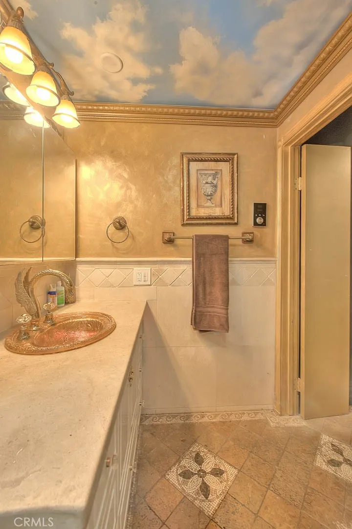 17419 Cohasset Lake Balboa, CA 91406