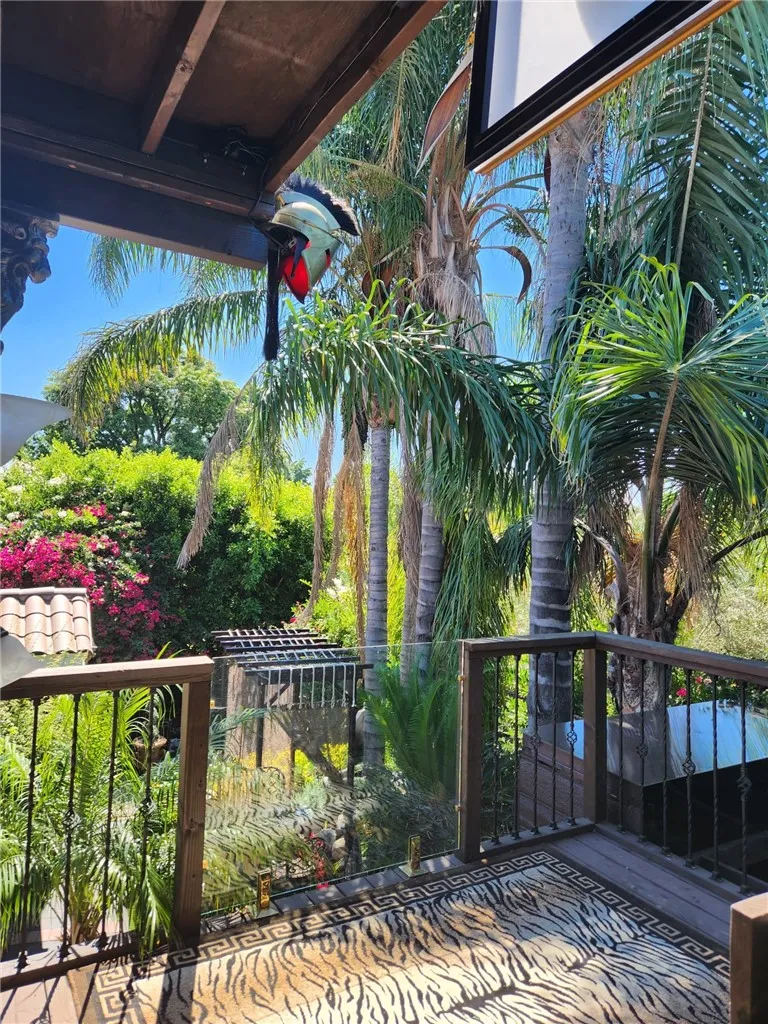 17419 Cohasset Lake Balboa, CA 91406