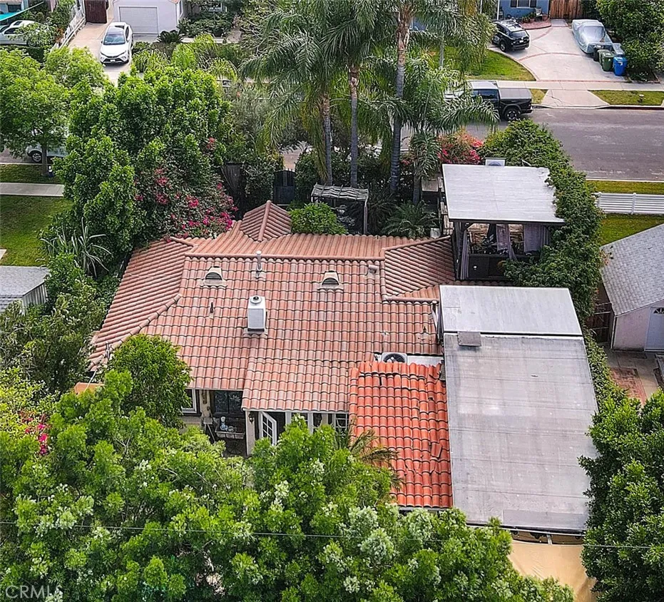17419 Cohasset Lake Balboa, CA 91406
