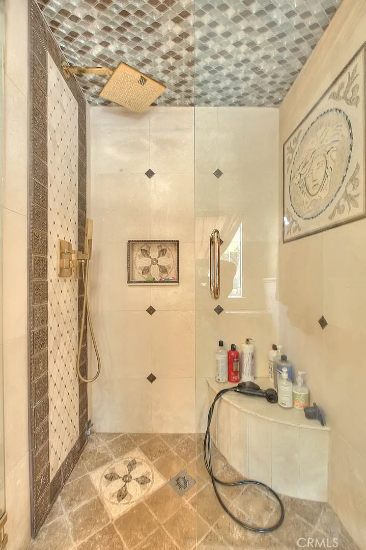 17419 Cohasset Lake Balboa, CA 91406