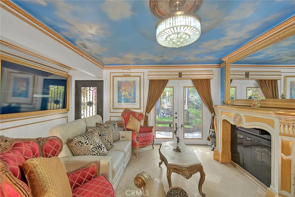 17419 Cohasset Lake Balboa, CA 91406