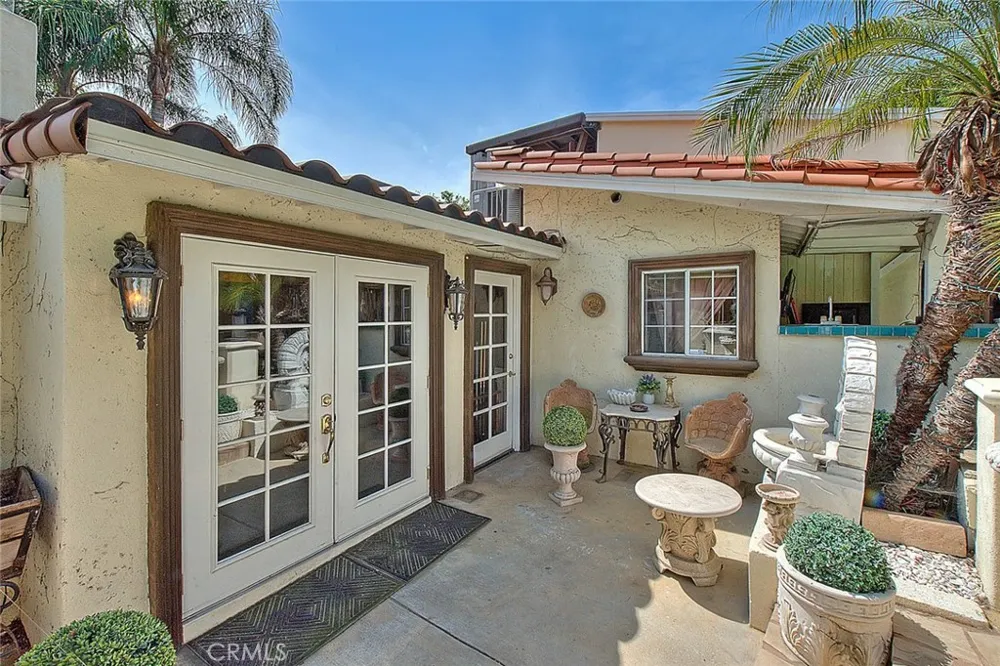 17419 Cohasset Lake Balboa, CA 91406