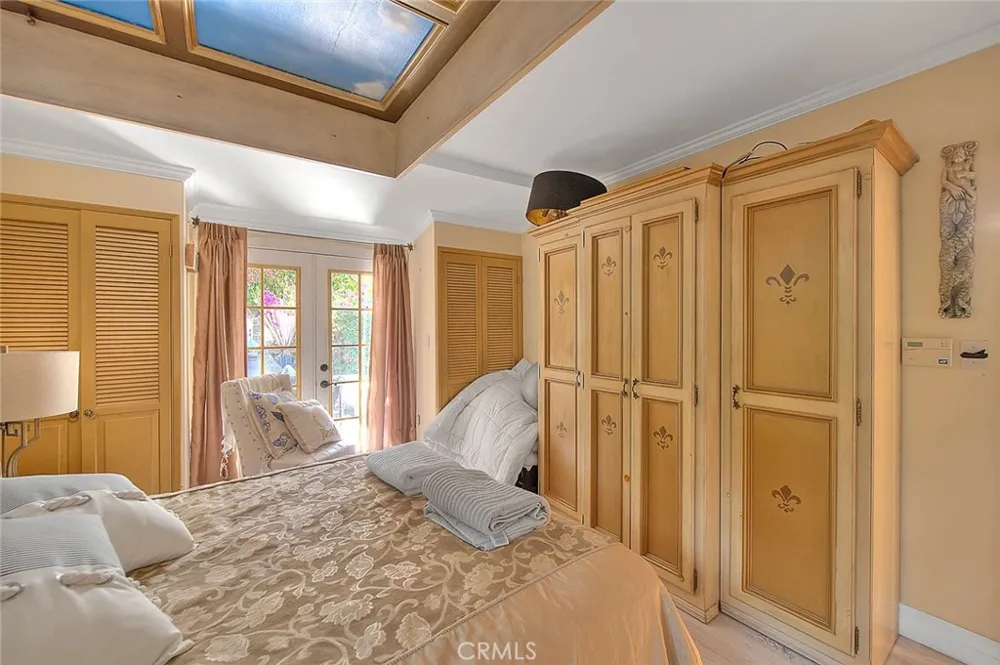 17419 Cohasset Lake Balboa, CA 91406