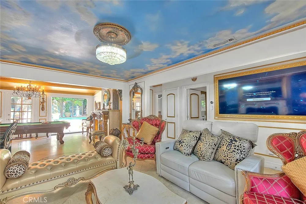 17419 Cohasset Lake Balboa, CA 91406