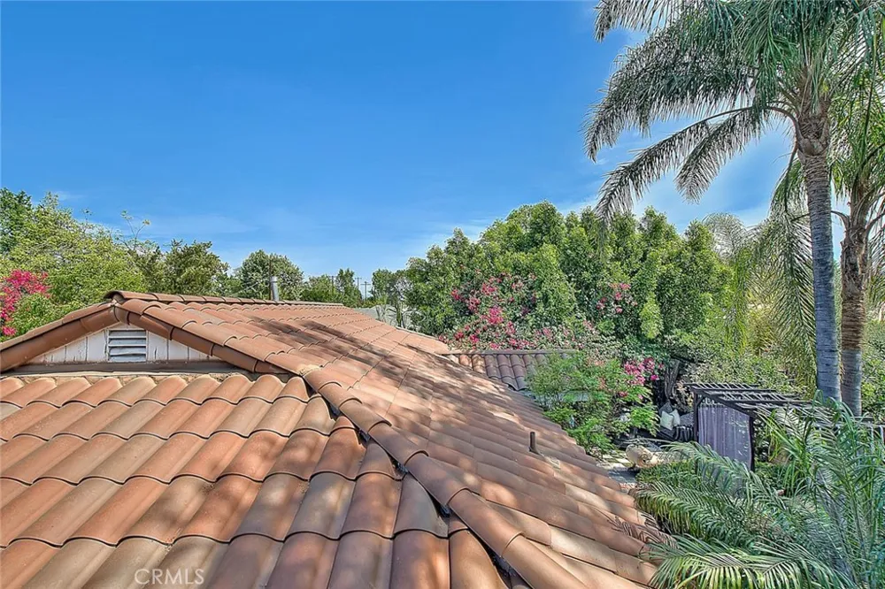 17419 Cohasset Lake Balboa, CA 91406