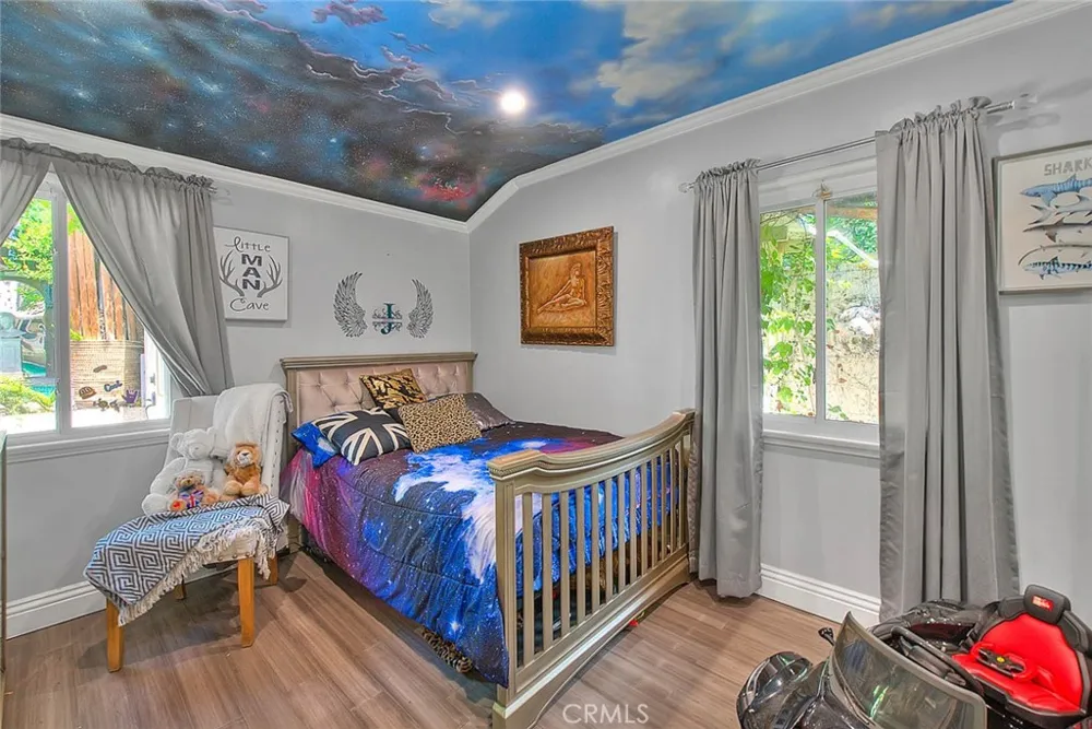 17419 Cohasset Lake Balboa, CA 91406