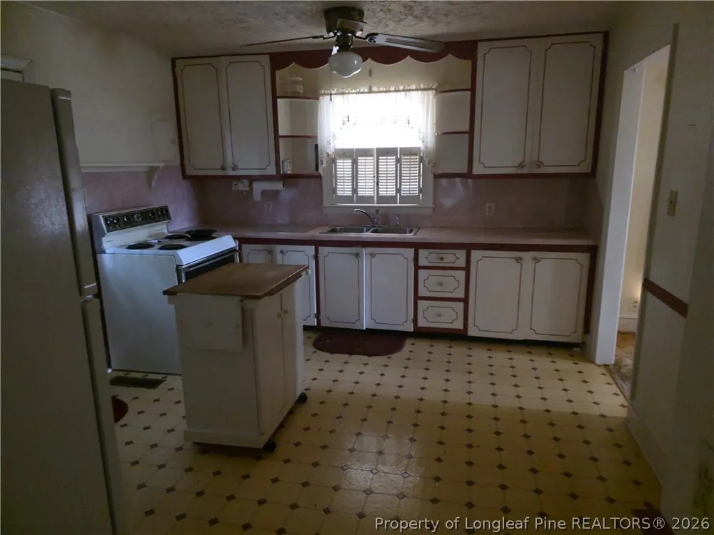 407 North Edinborough Street Red Springs, NC 28377