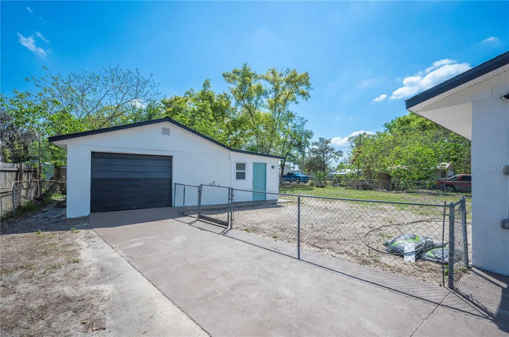 1215 EL CAMINO ROAD Lakeland, FL 33805