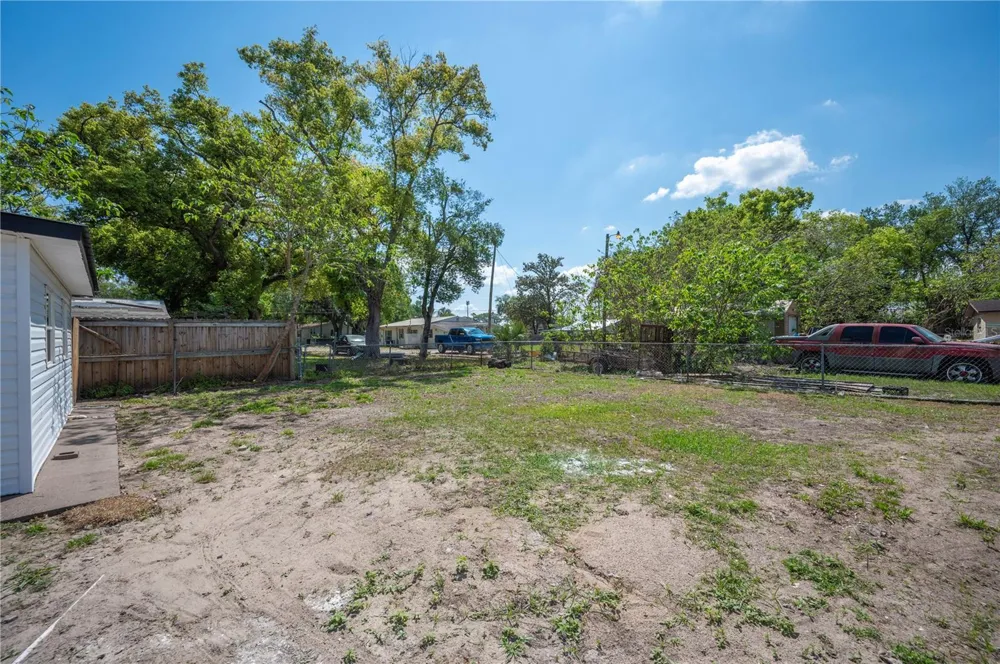 1215 EL CAMINO ROAD Lakeland, FL 33805