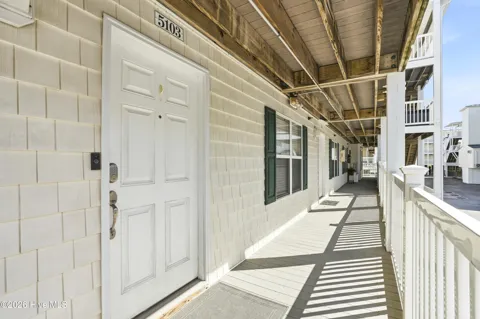 105 SE 58th Street ## 5103