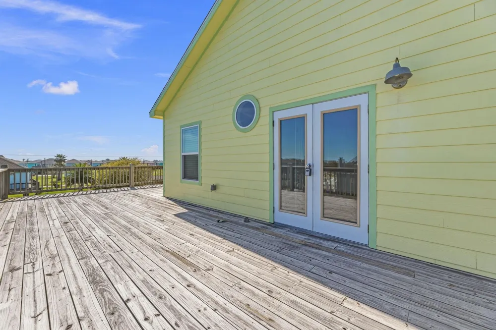 920 Palmview Crystal Beach, TX 77650