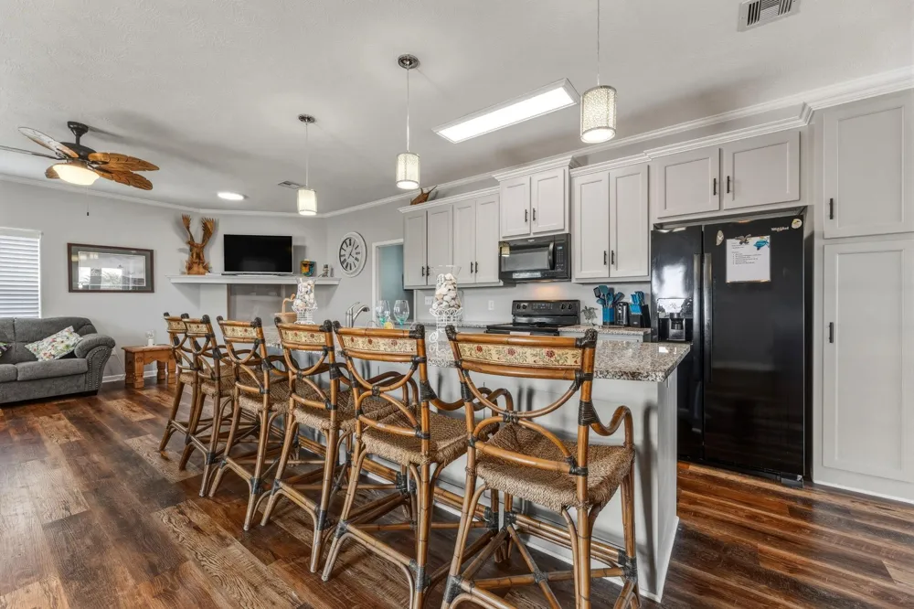 920 Palmview Crystal Beach, TX 77650