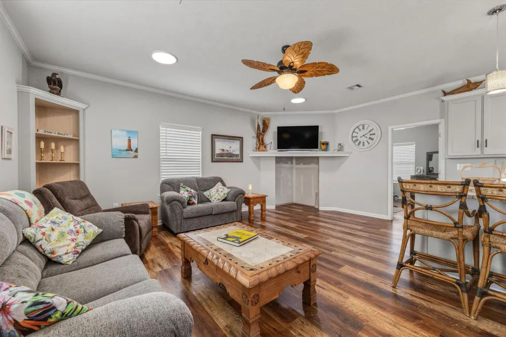 920 Palmview Crystal Beach, TX 77650