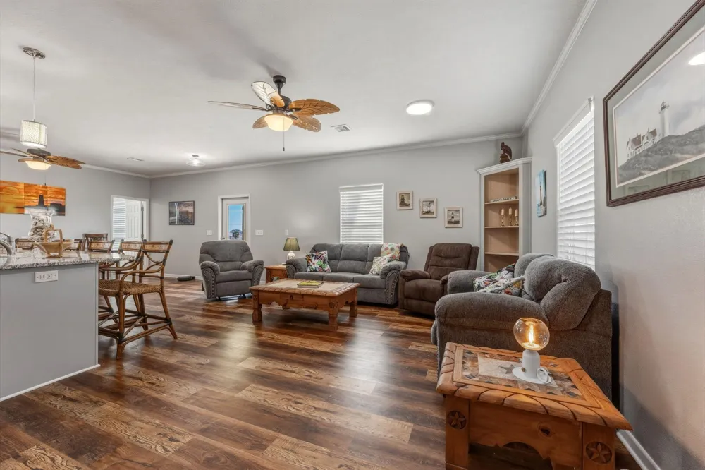 920 Palmview Crystal Beach, TX 77650