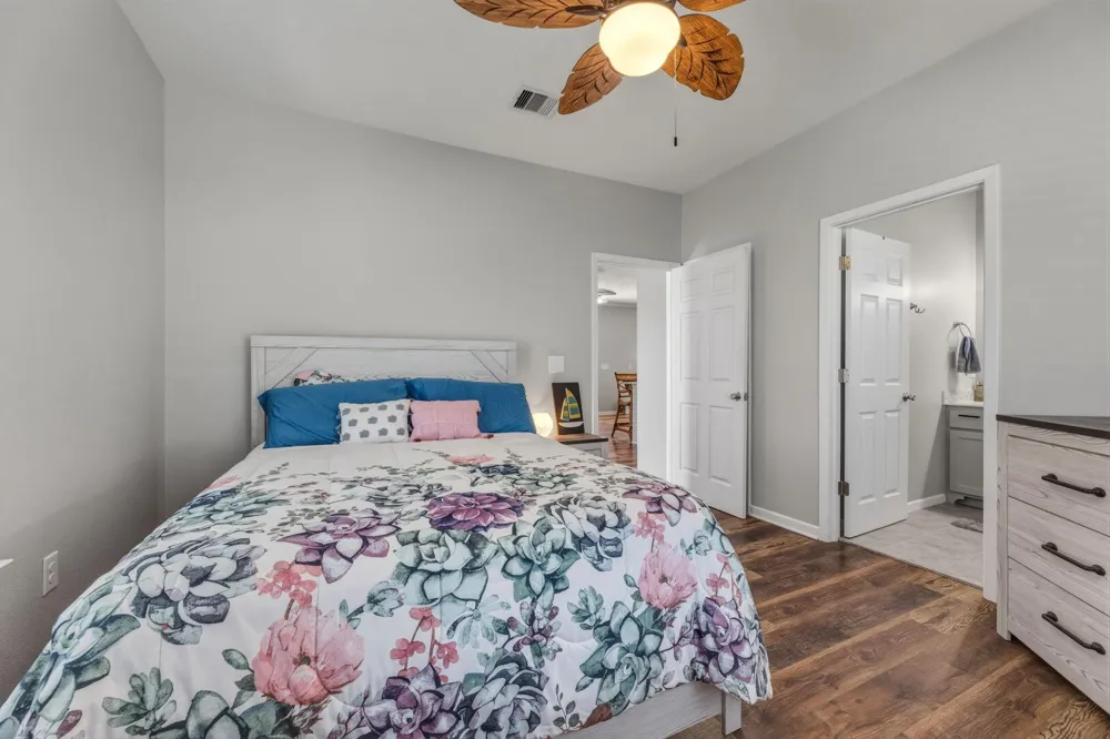 920 Palmview Crystal Beach, TX 77650