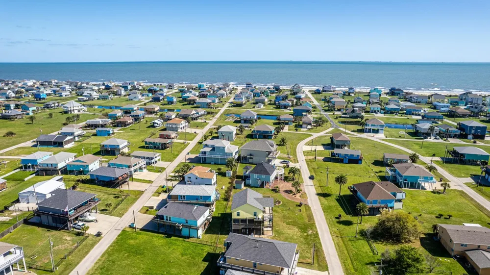 920 Palmview Crystal Beach, TX 77650