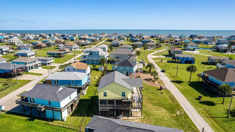 920 Palmview Crystal Beach, TX 77650