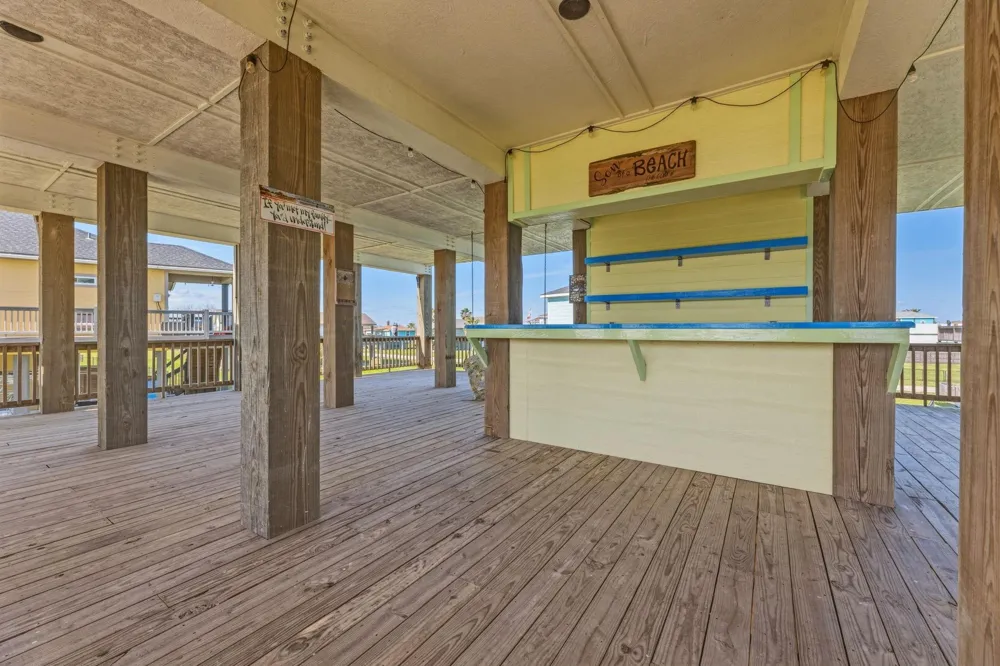 920 Palmview Crystal Beach, TX 77650