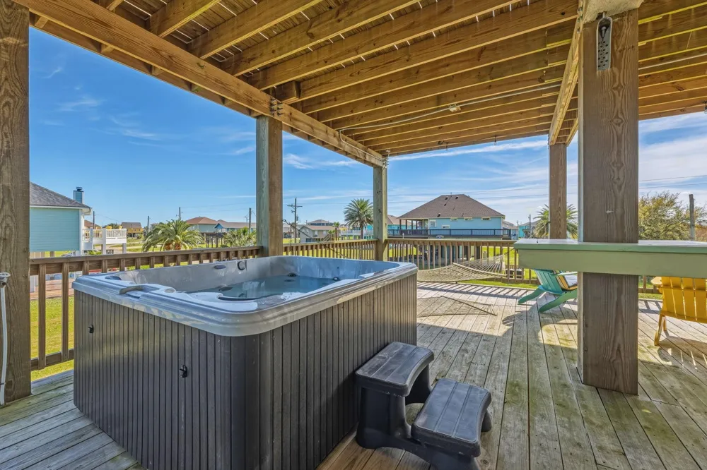 920 Palmview Crystal Beach, TX 77650