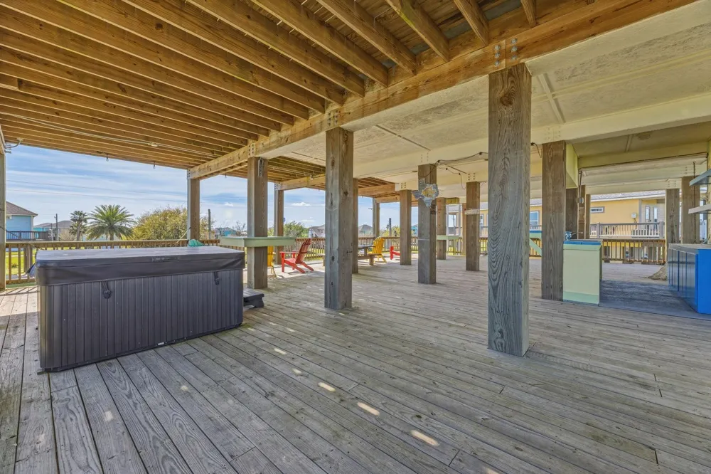 920 Palmview Crystal Beach, TX 77650