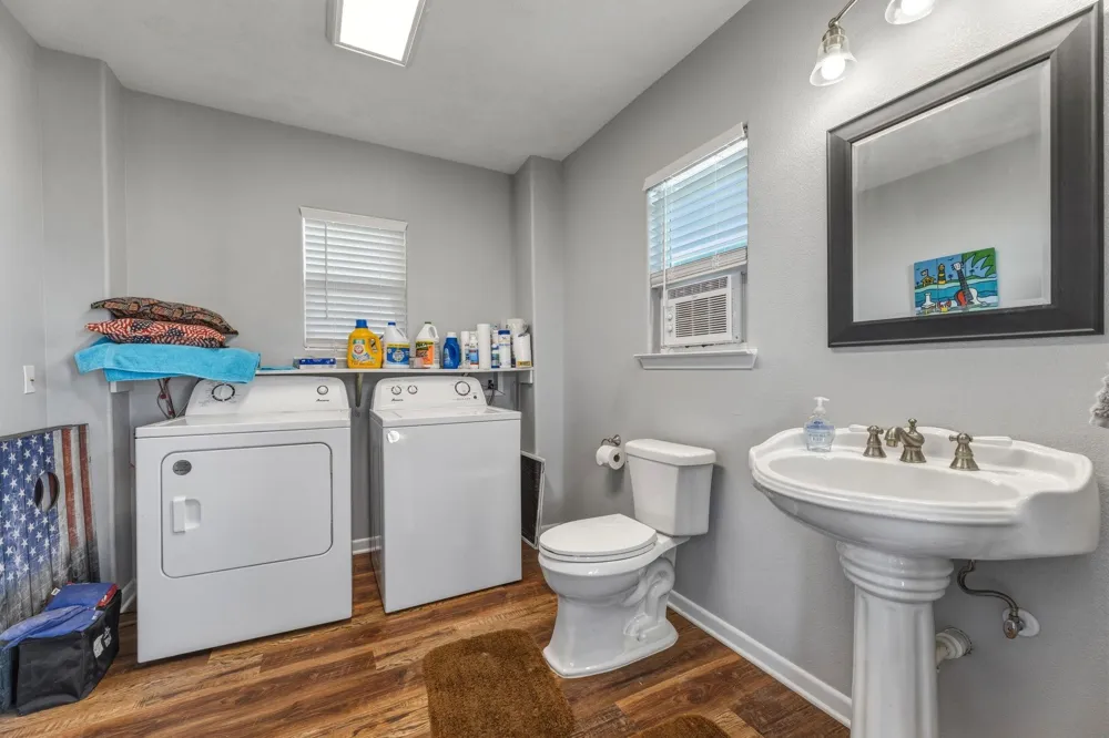 920 Palmview Crystal Beach, TX 77650