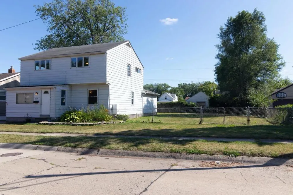 7052 Cadillac Avenue Warren, MI 48091