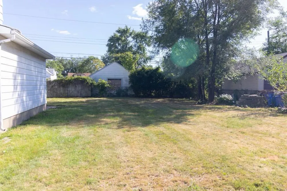 7052 Cadillac Avenue Warren, MI 48091