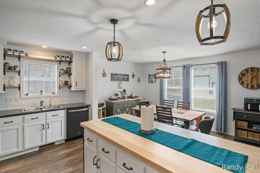 5904 E Division Street Newaygo, MI 49337