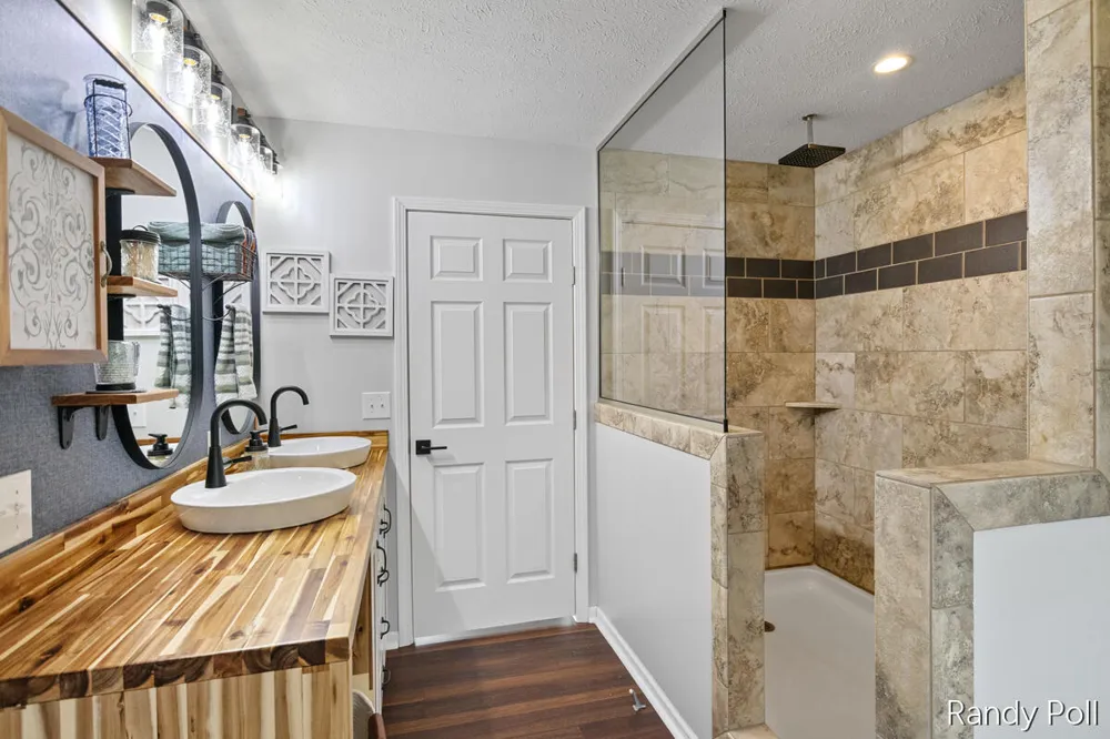 5904 E Division Street Newaygo, MI 49337