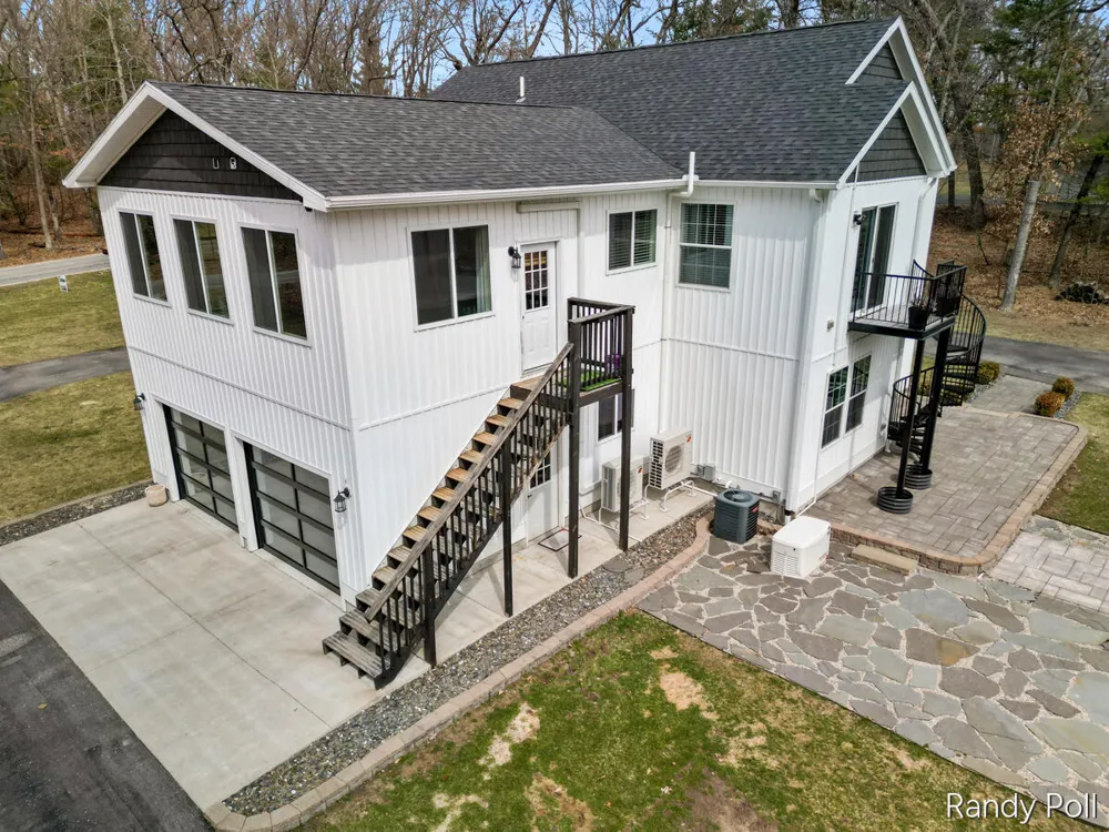 5904 E Division Street Newaygo, MI 49337